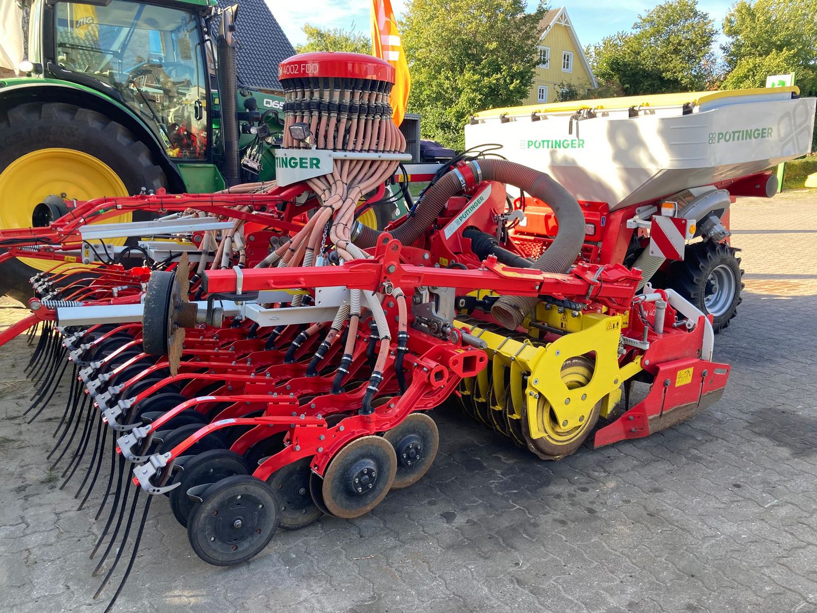 Pöttinger LION 403 C + AEROSEM 4002 FDD 1