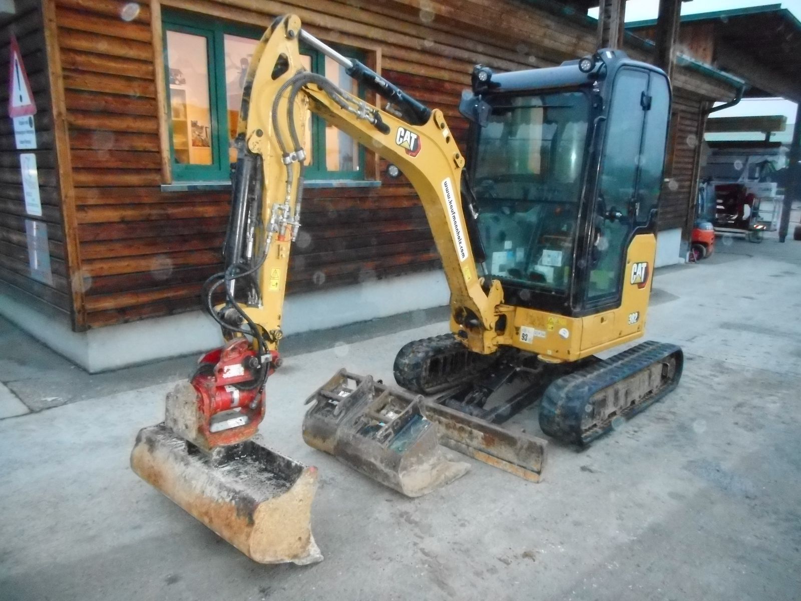 CAT 302 CR ( 2.262kg ) POWERTILT - hydr. SW - 3 Löff 2