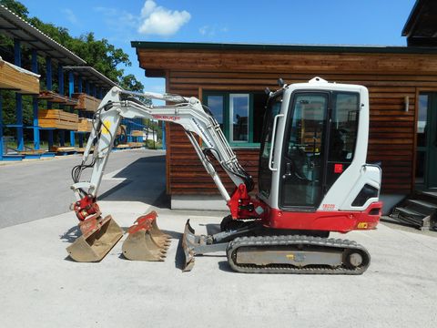 Takeuchi TB 225 mit POWERTILT + 3 Löffel ( 2.400 kg )