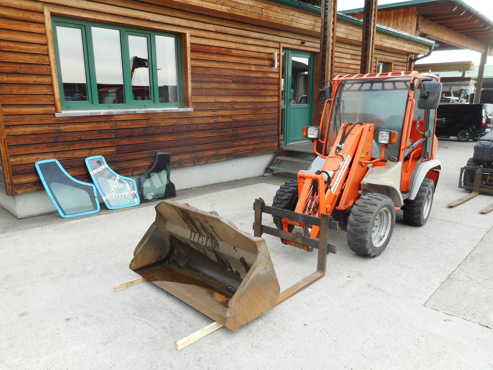 Kramer 348-01 / 5035 ( 2.250 KG ) mit Schaufel und Gabe 2