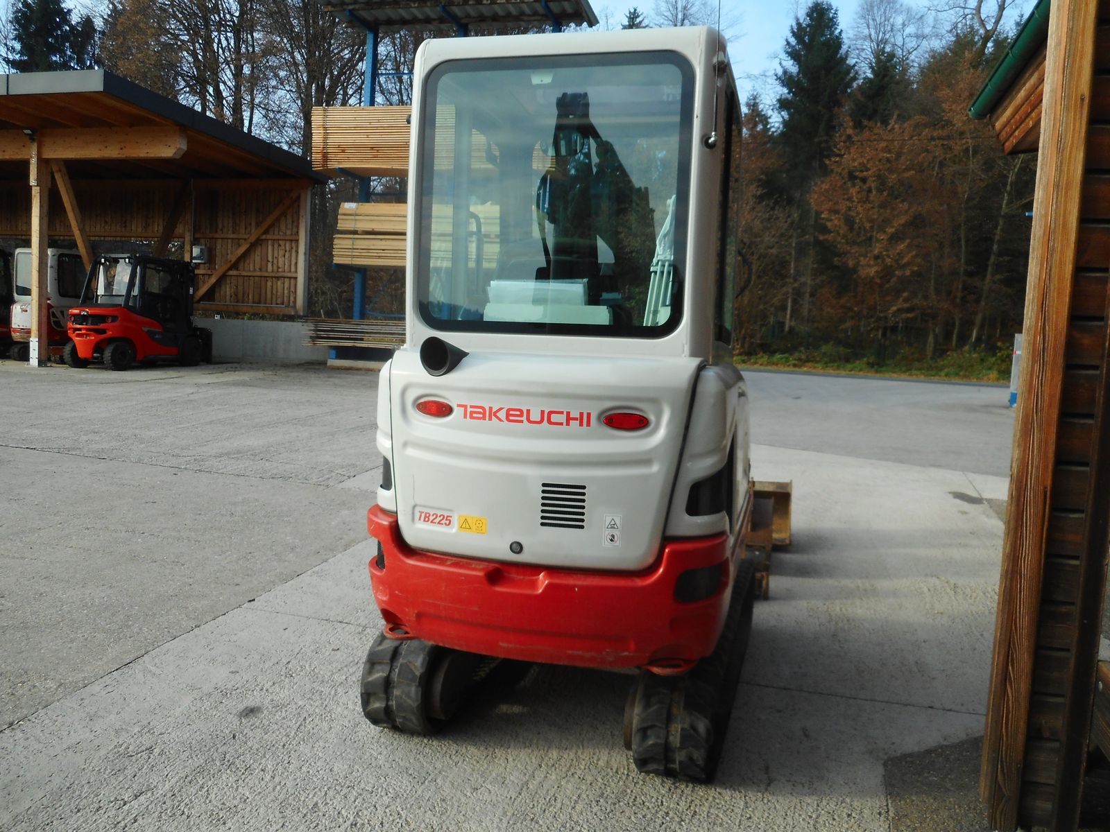 Takeuchi TB 225 mit POWERTILT + 3 Löffel ( 2.400 kg ) 3