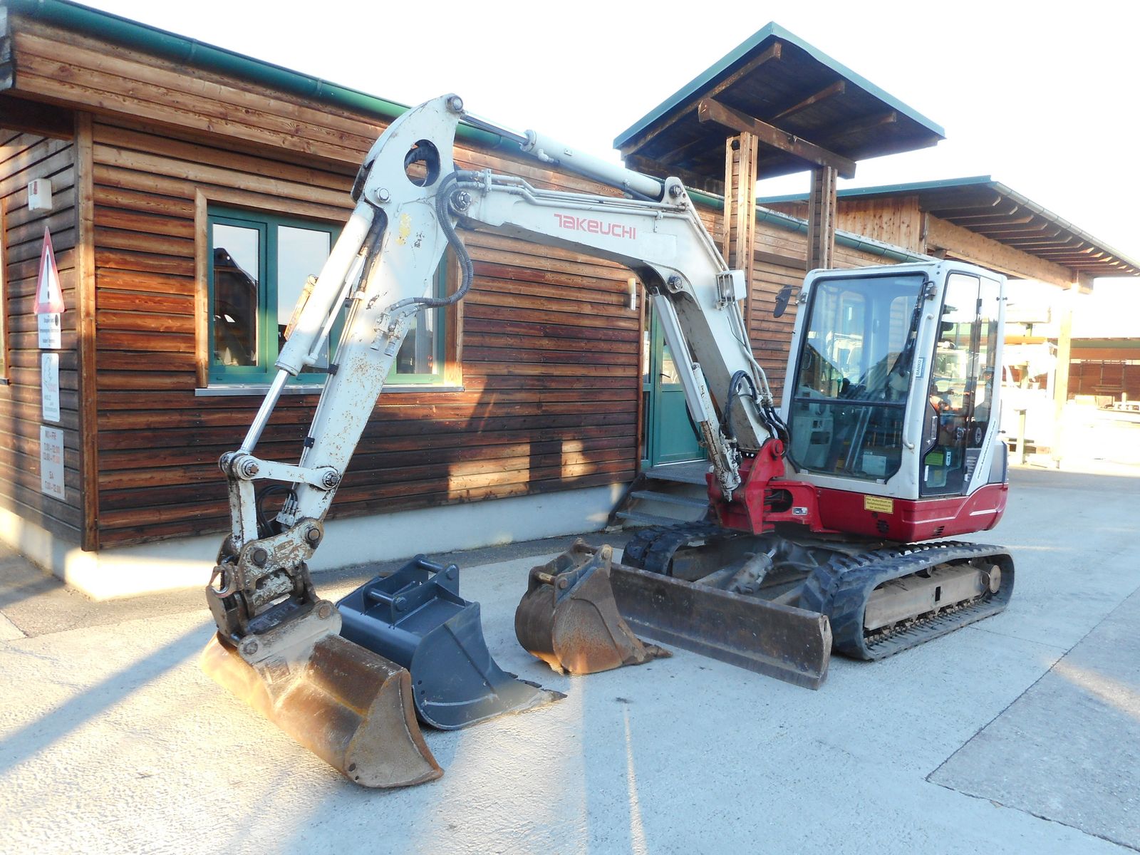 Takeuchi TB 250 mit POWERTILT + hydr. SW + 3 Löffel  2