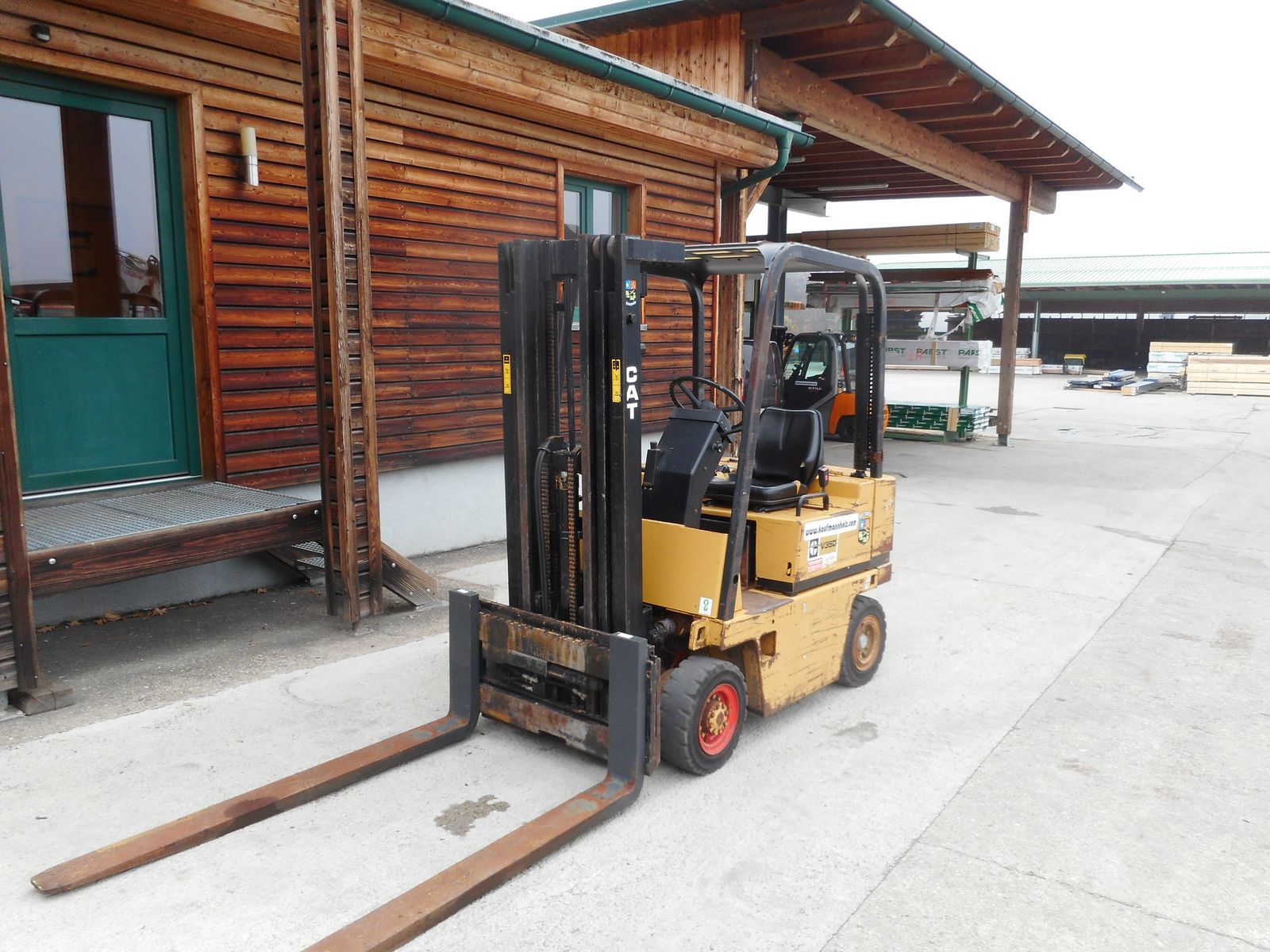 CAT V35D mit Triplexfreihubmast + Seitenschieber  2