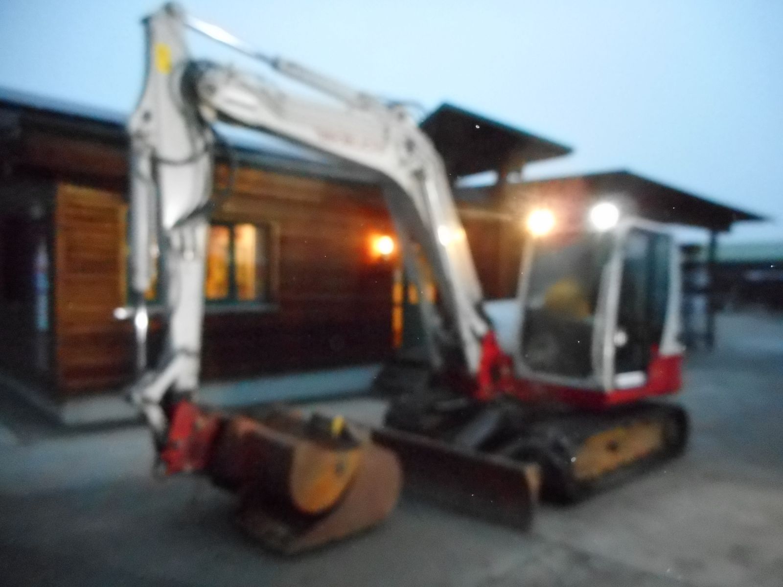 Takeuchi TB 290 mit POOWERTILT + hydr. SW + Klima 2