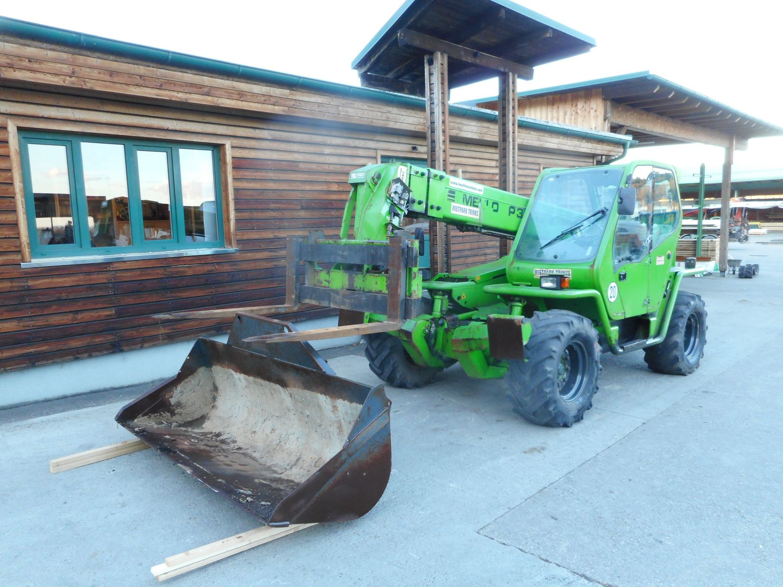 Merlo P30.13 EVS ( 3t -13m ) mit Schaufel und Gabel  2