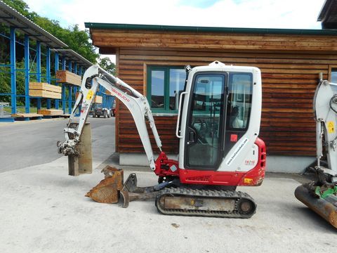 Takeuchi TB 216 mit POWERTILT + hydr. Schnellwechsler 
