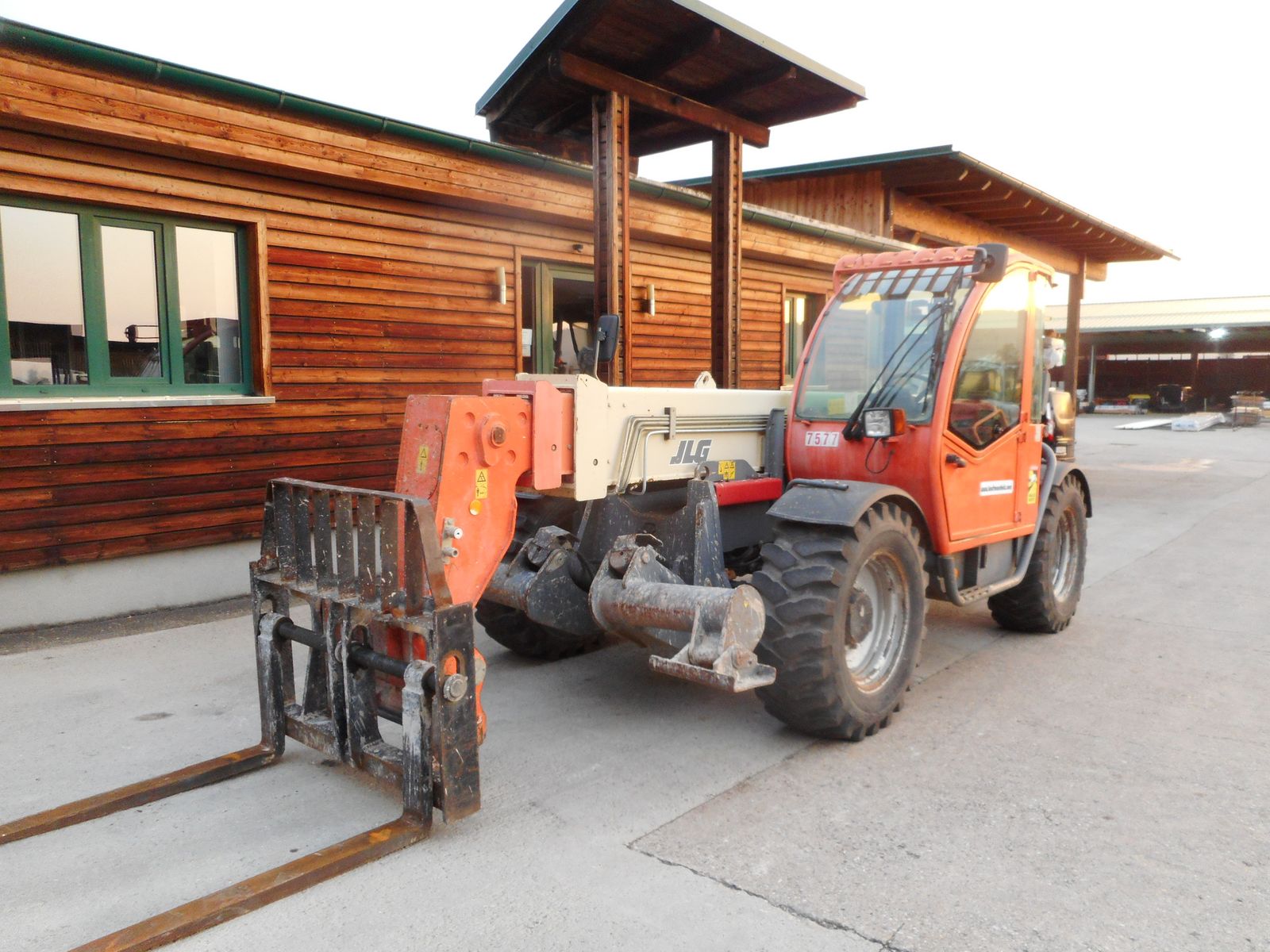 JLG 3513 ( 3,5t - 13m ) NIVEAUAUSGLEICH  2