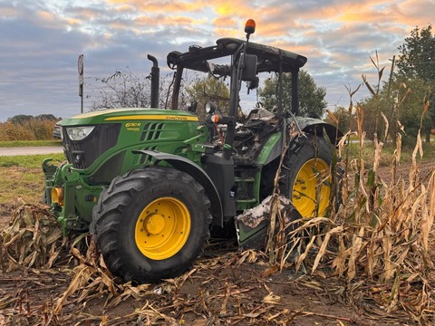 John Deere 6130R BRANDSCHADEN zur Teileverwertung