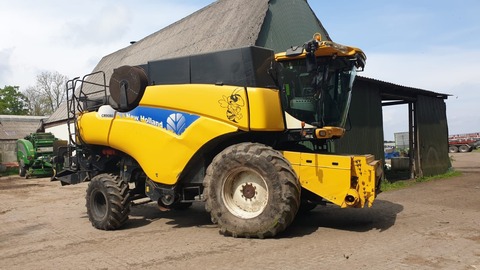 <strong>New Holland CR 9080</strong><br />