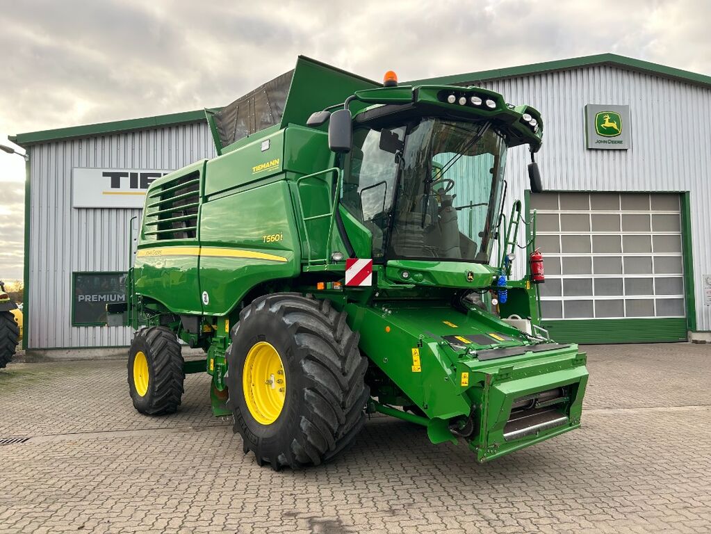John Deere T560 2