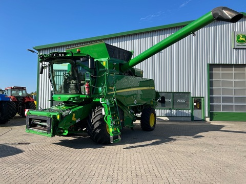 John Deere T560