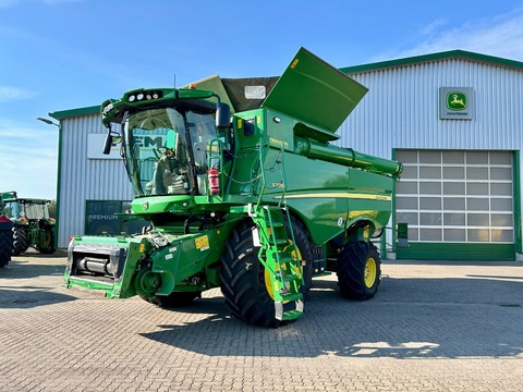 John Deere S785