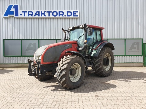 <strong>Valtra T151</strong><br />