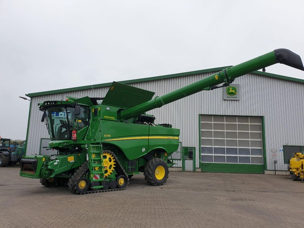 John Deere S770 1