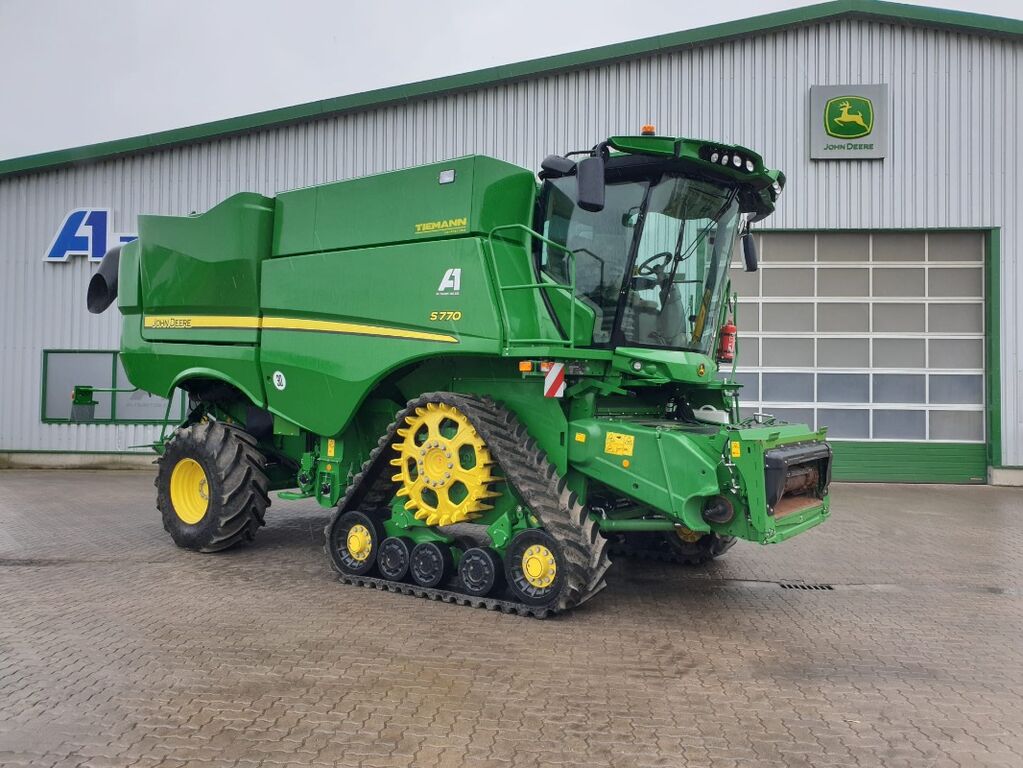 John Deere S770 2