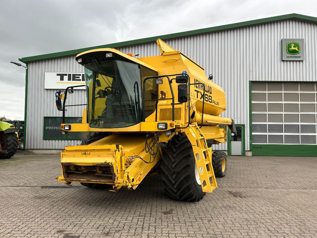 New Holland TX 68 Plus 2
