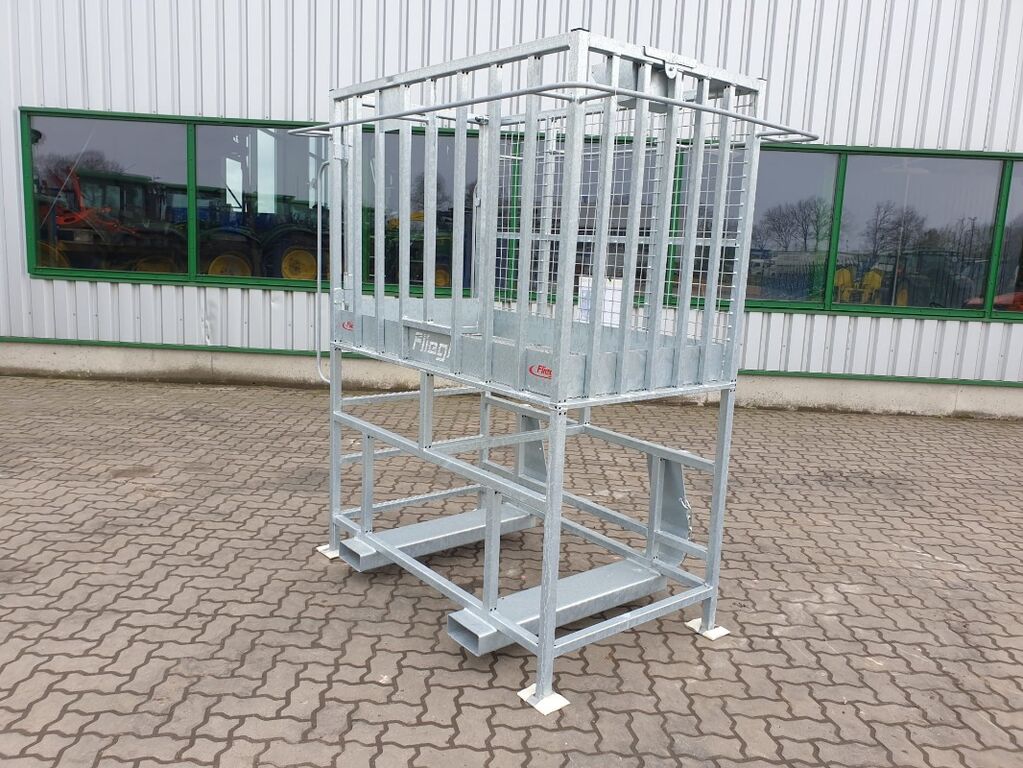 Fliegl Arbeitsbühne ''hoch'' 1