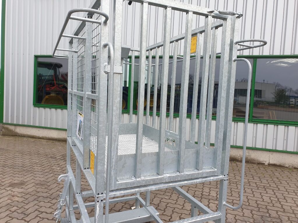 Fliegl Arbeitsbühne ''hoch'' 3