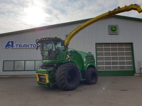 John Deere 8600