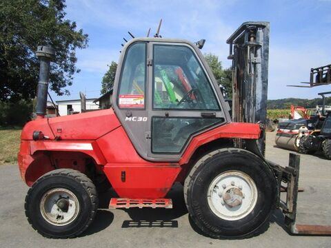 Manitou MC30 mit Seitenschieber + Zinkenverstell