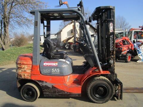 Toyota 2,5 Ton. - Triplex-Freihub 4,7m - Seitenschieber