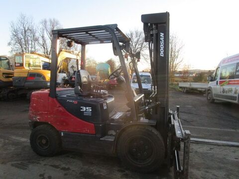 Doosan 3,5 Ton.- Triplex 5m + Zinkenversteller + SS 3