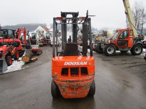 Doosan D25G - Triplex 6,10m + Seitenschieber 2