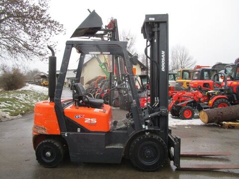 Doosan D25G - Triplex 6,10m + Seitenschieber 3