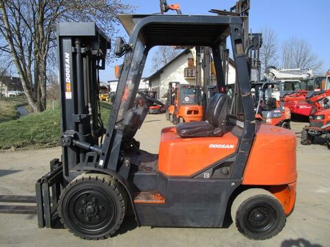 Doosan D30 + D35 Triplex-FH 47m + Seitenschieber 3