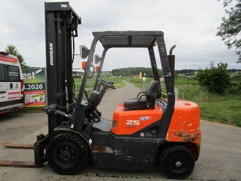 Doosan D25G - Triplex 6,10m + Seitenschieber