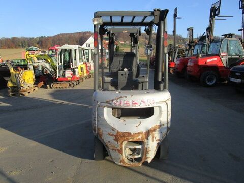 Nissan 1,5 Ton.- Seitenschieber + Duplex-Freisichtmast  2