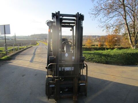 Nissan 1,5 Ton.- Seitenschieber + Duplex-Freisichtmast  3