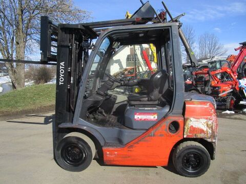 Toyota 8FDF25 - Triplex 4,7m -Seitenschieber mit Zinken 2