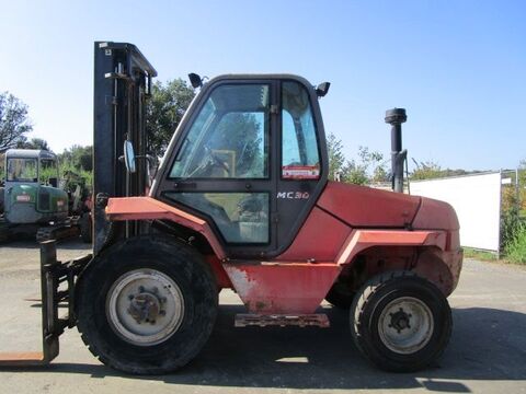 Manitou MC30 mit Seitenschieber + Zinkenverstell