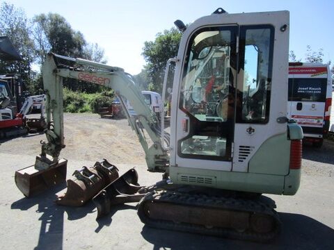 Takeuchi TB 016 - POWERTILT + Schnellwechsler + 3 Löffel 2