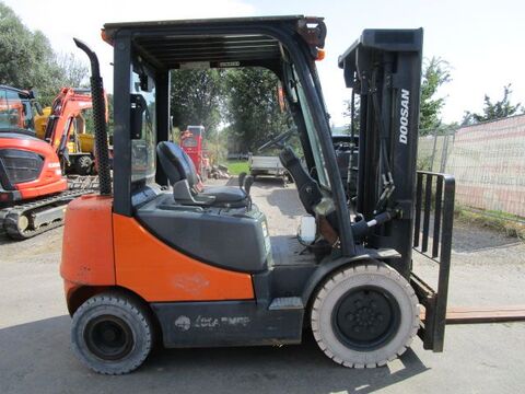 Doosan D25S-5 -Triplex-Freihub 4,75m + Seitenschieber