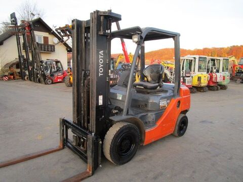 Toyota 02-8FDF25 - Triplex-Freihub 4,70m + Seitenschieb 3