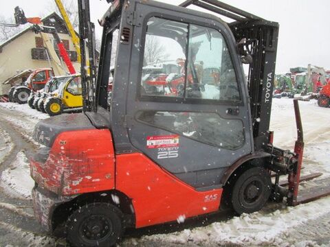 Toyota 8FDF25 - Triplex 4,7m -Zinkenversteller+Seitensc 3