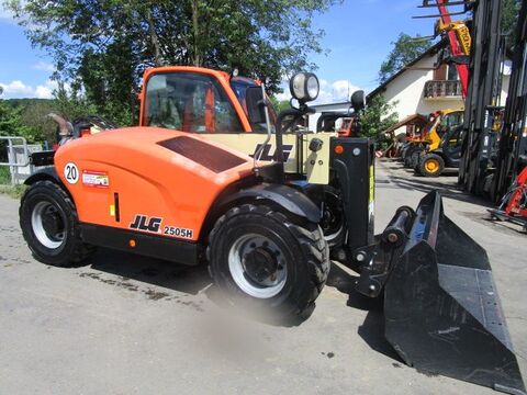 JLG 2505H - 5,6m - 2,5 Ton.- mit Palettengabel