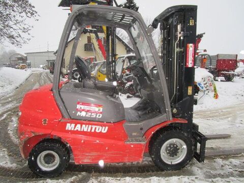 Manitou MI25D Triplex-Freihub 4,7m + Seitenschieber  3