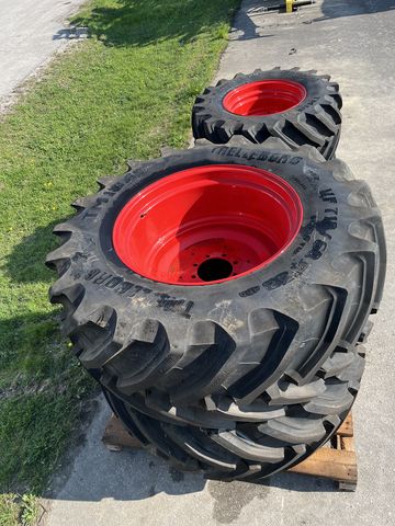 Trelleborg VF 710/60R38 + VF 600/60R28, TM1060