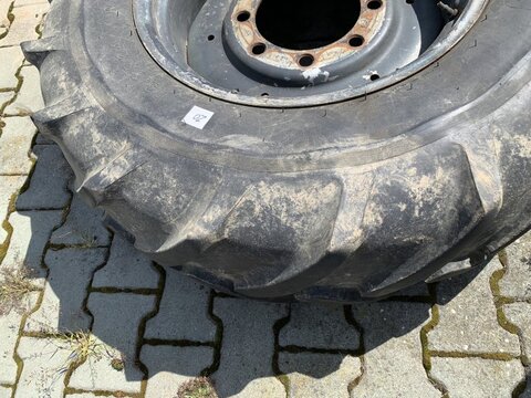 Deutz Fahr Komplettrad mit Bereifung 13.6 R 24 3
