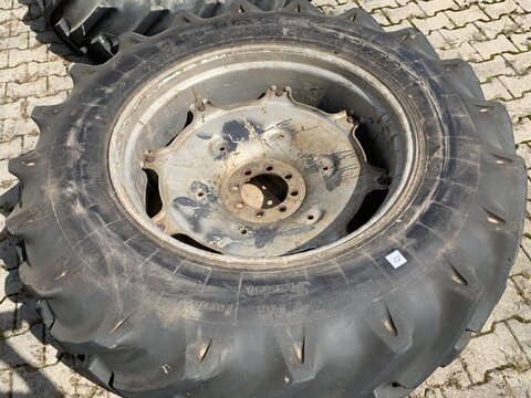 Deutz Fahr Komplettrad mit Bereifung 13.6 R 24 2