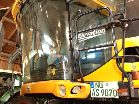 New Holland CR9070 Elevation 2