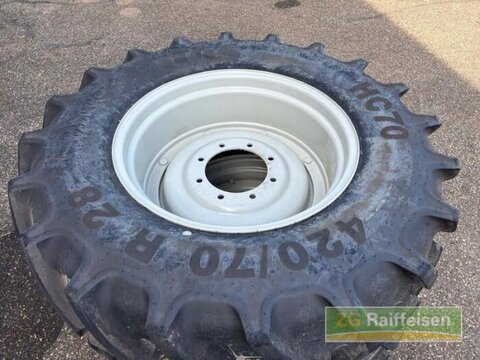 Räder 420/70R28 Mitas H