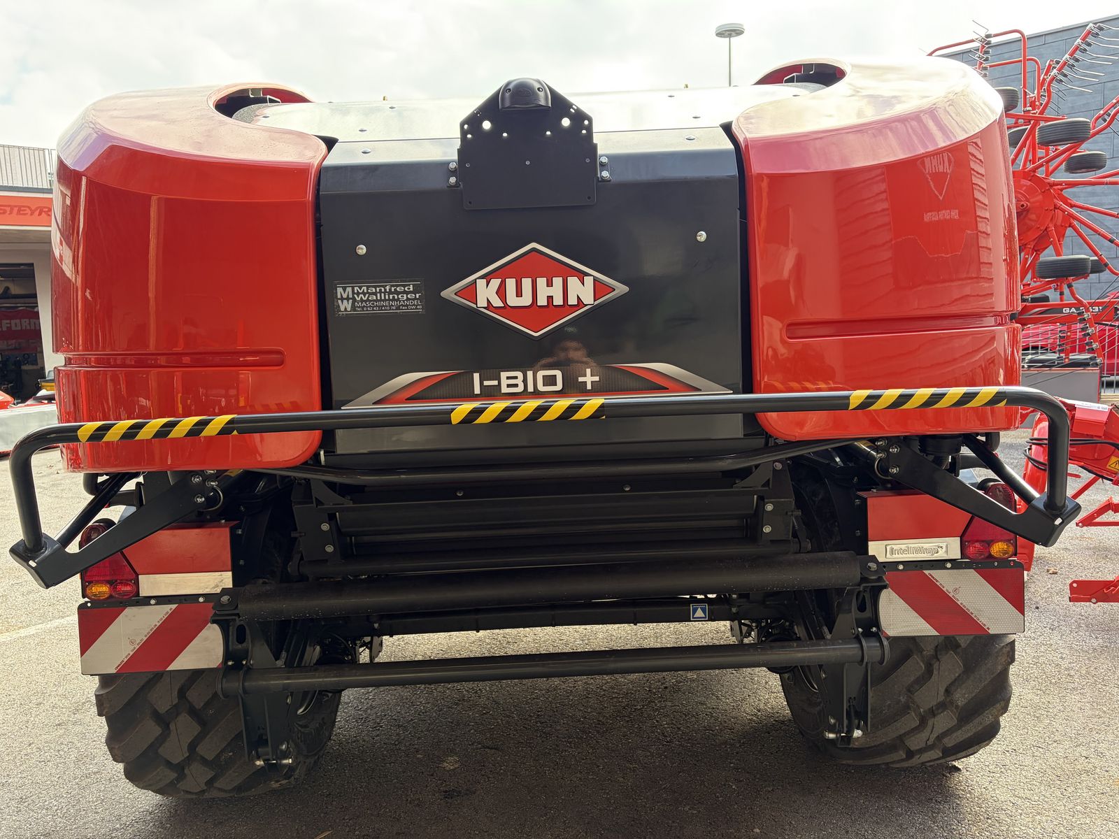 Kuhn i - Bio + 3