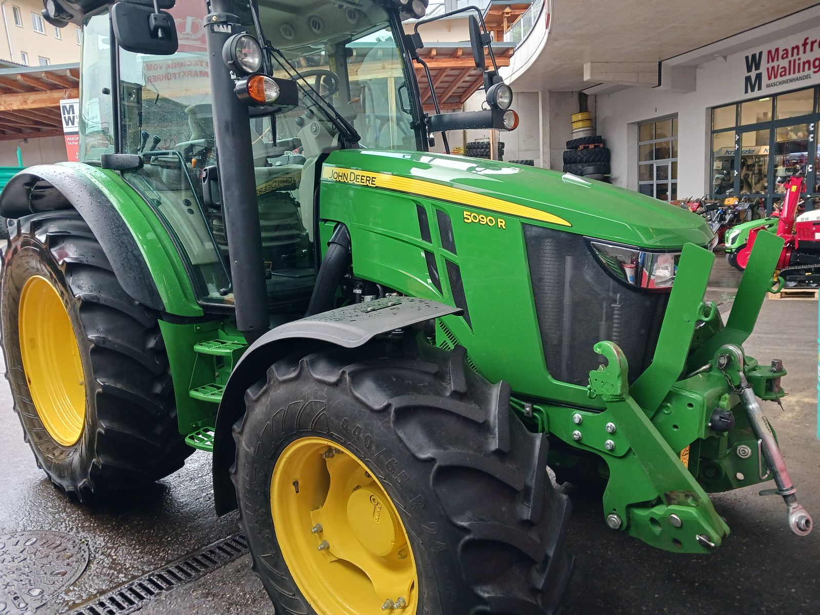 John Deere 5090R 2