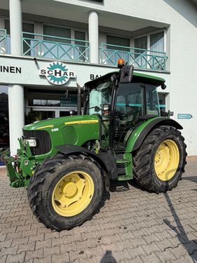 John Deere 5820
