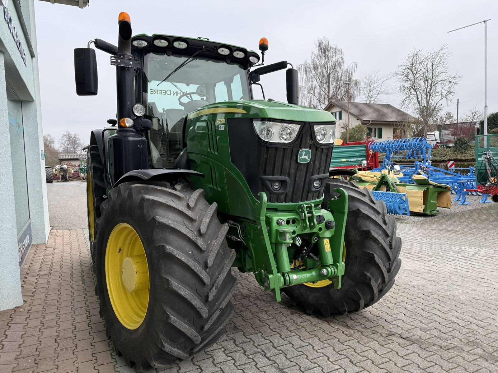 John Deere 6215R 2