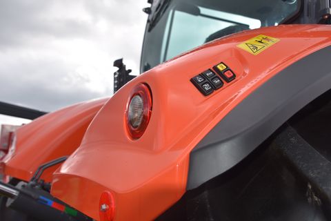 Kubota M7153